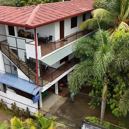 Suwani Pinnawala Homestay Buitenkant foto