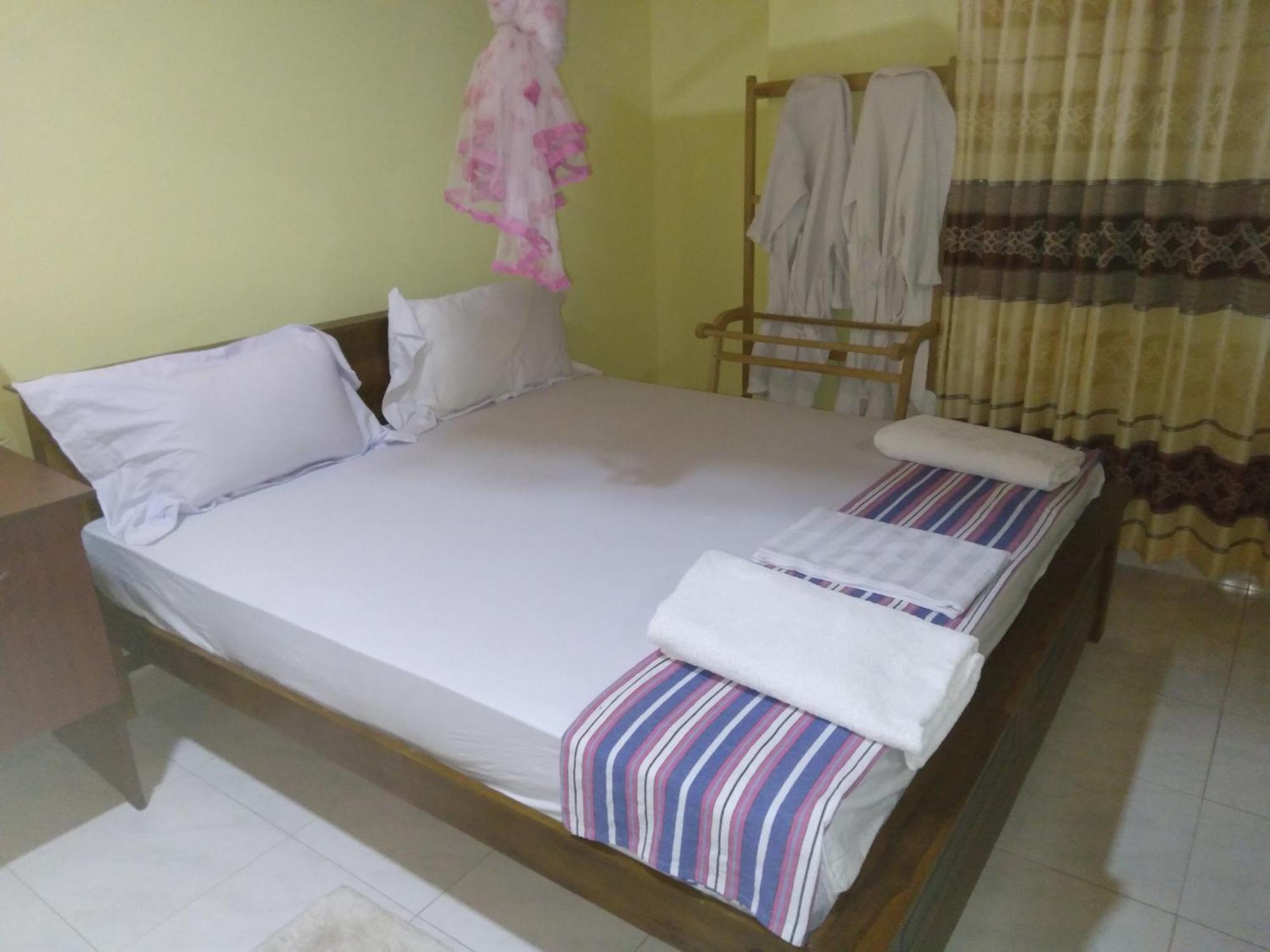 Suwani Pinnawala Homestay Kamer foto