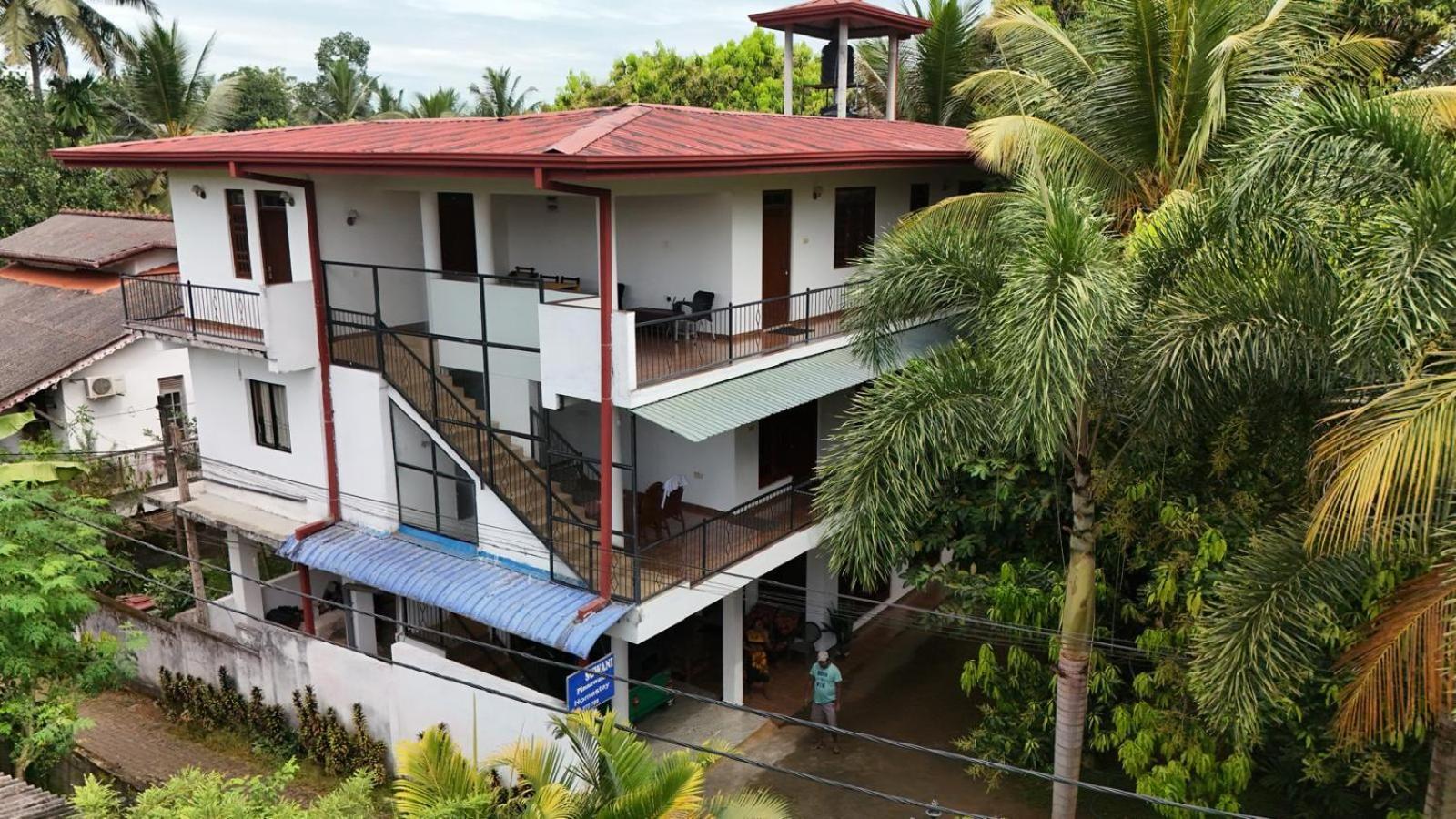 Suwani Pinnawala Homestay Buitenkant foto