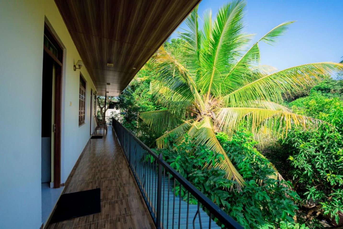 Suwani Pinnawala Homestay Buitenkant foto