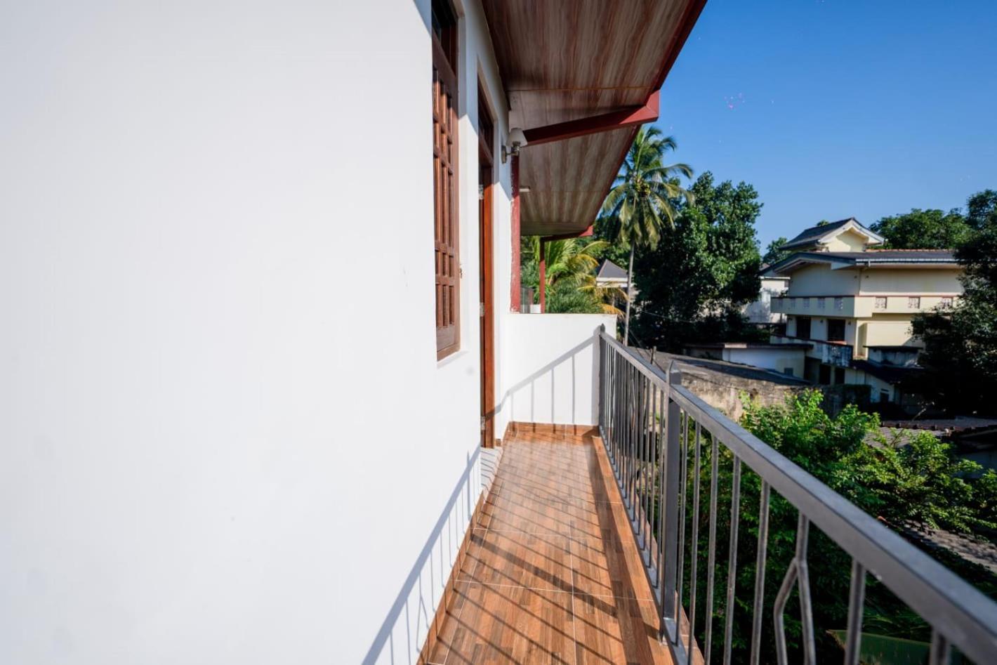 Suwani Pinnawala Homestay Buitenkant foto