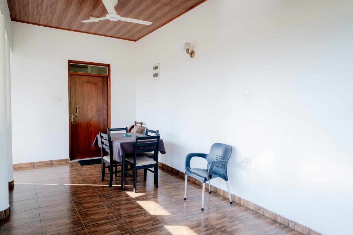 Suwani Pinnawala Homestay Buitenkant foto