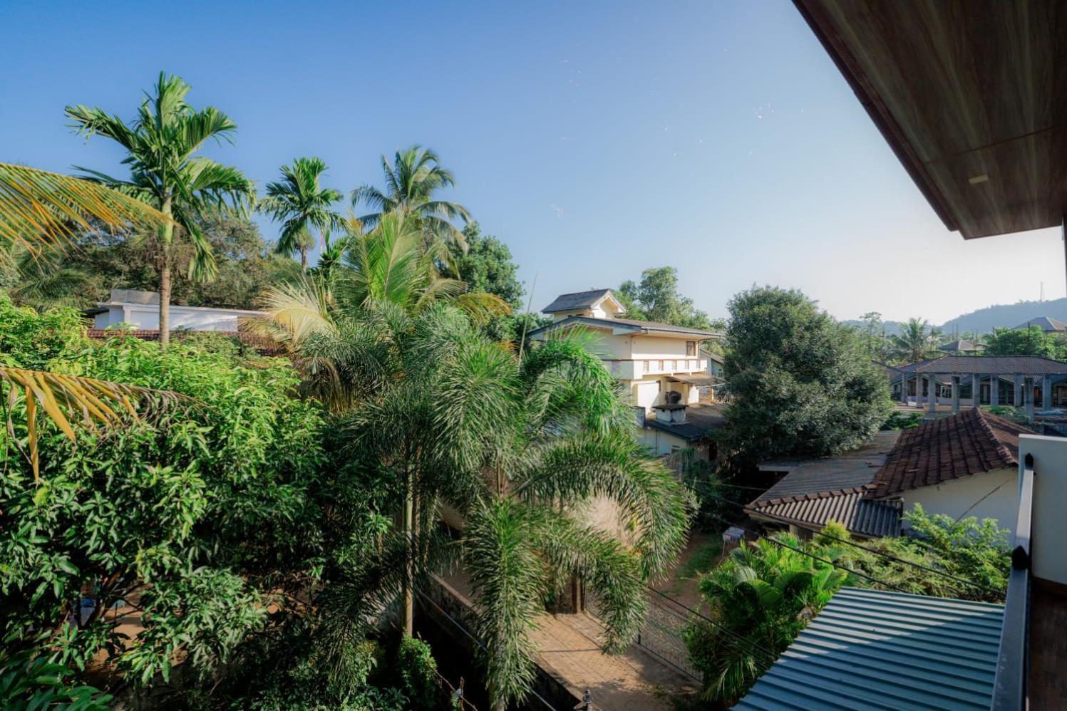 Suwani Pinnawala Homestay Buitenkant foto