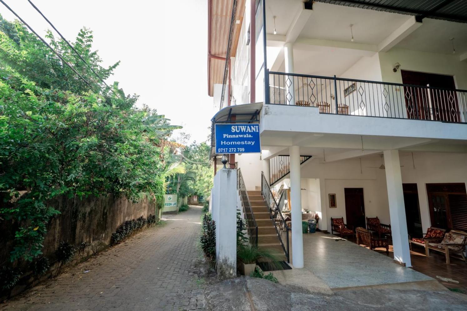 Suwani Pinnawala Homestay Buitenkant foto