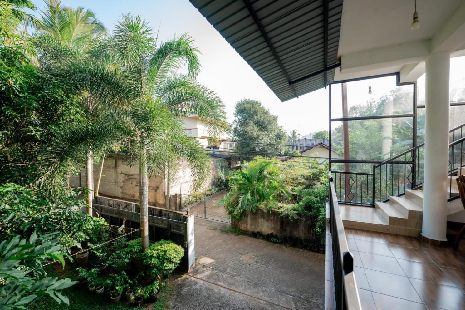 Suwani Pinnawala Homestay Buitenkant foto