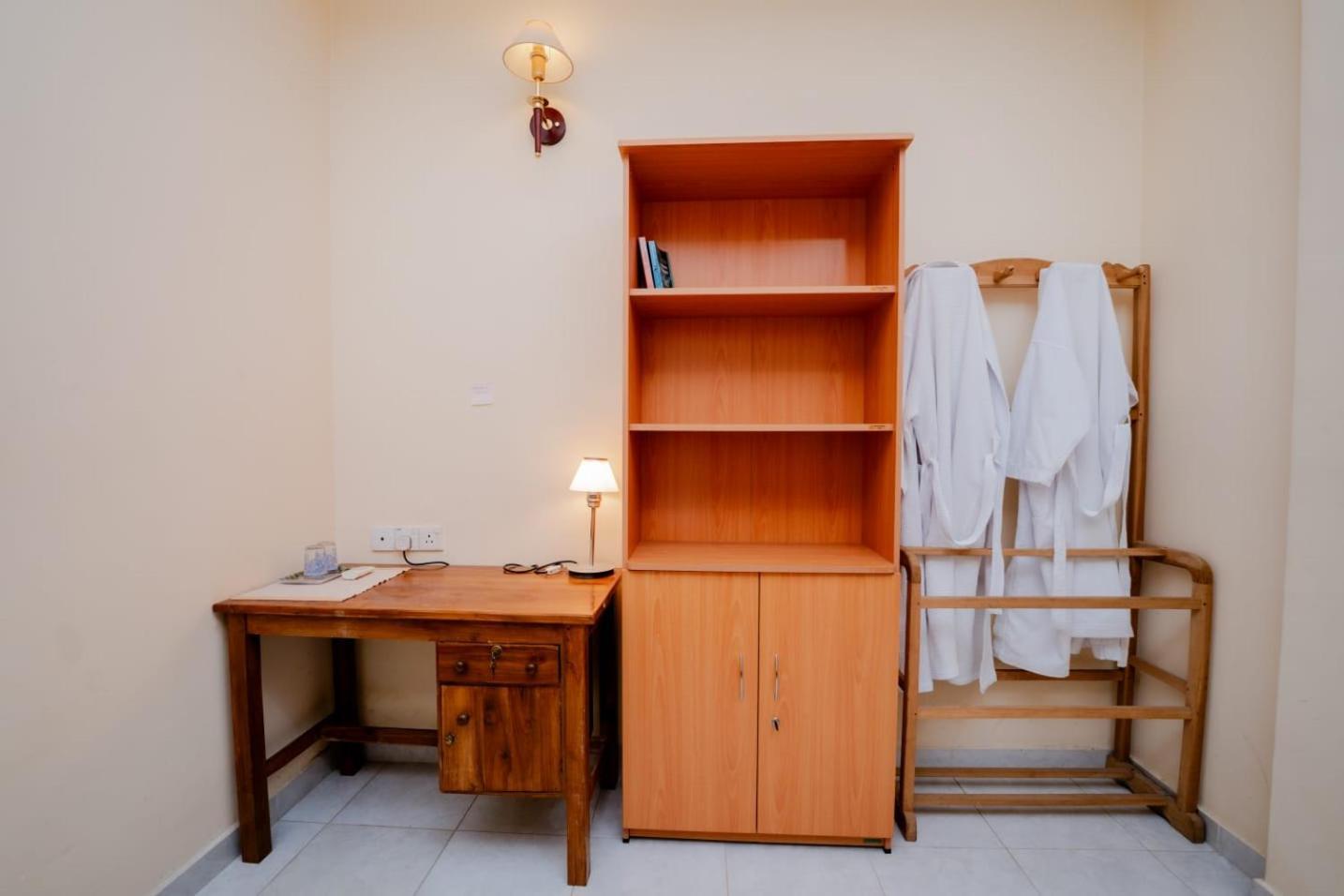 Suwani Pinnawala Homestay Buitenkant foto