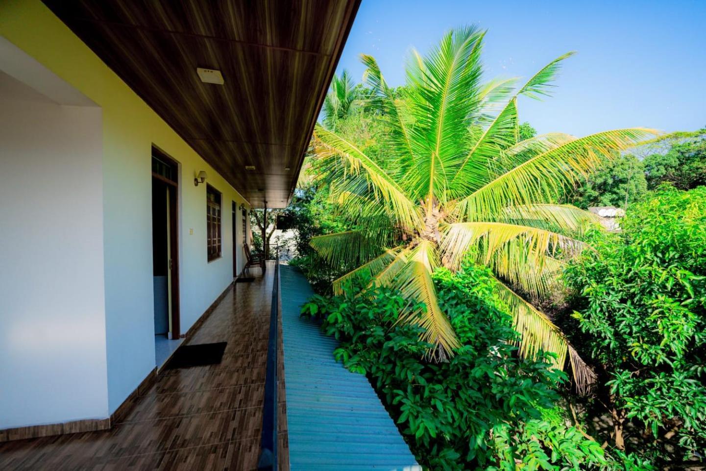 Suwani Pinnawala Homestay Buitenkant foto