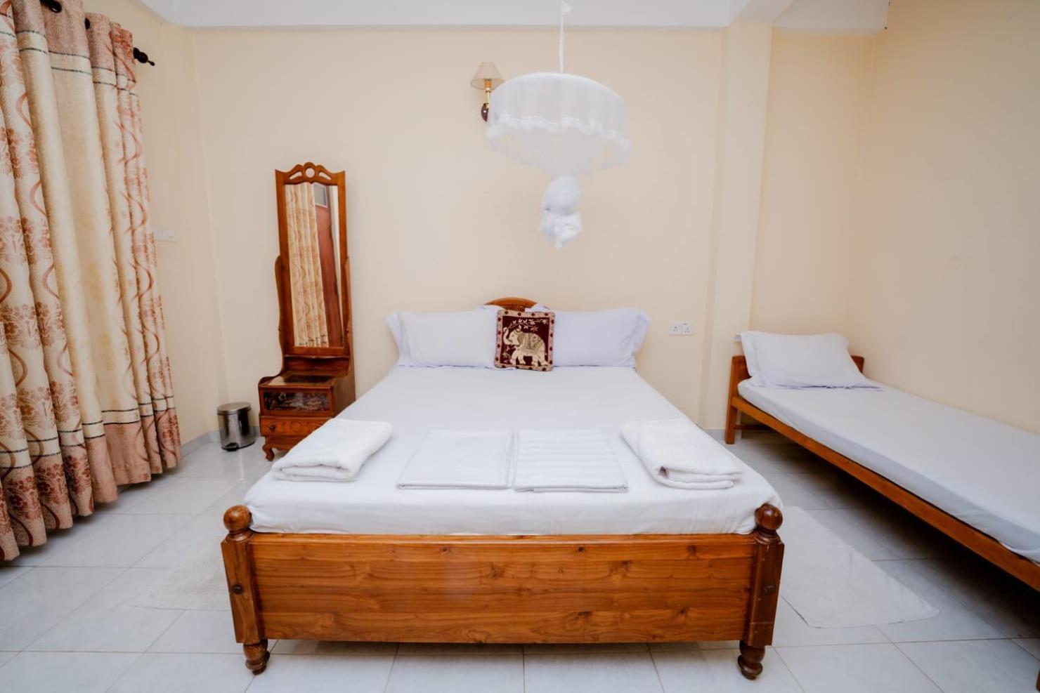 Suwani Pinnawala Homestay Buitenkant foto