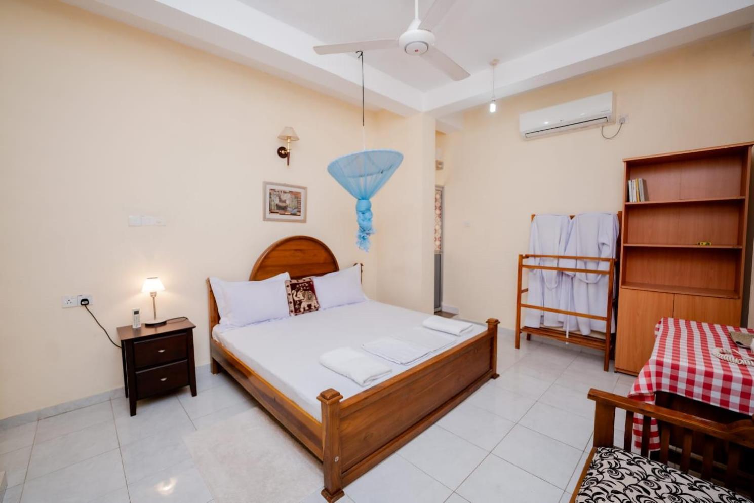 Suwani Pinnawala Homestay Buitenkant foto
