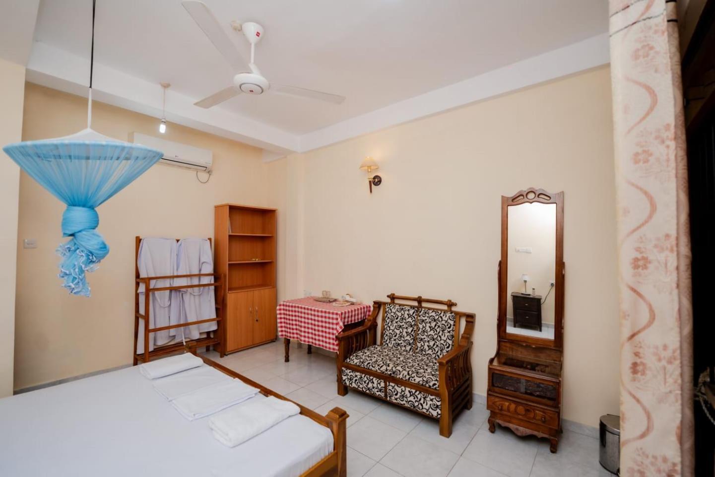 Suwani Pinnawala Homestay Buitenkant foto