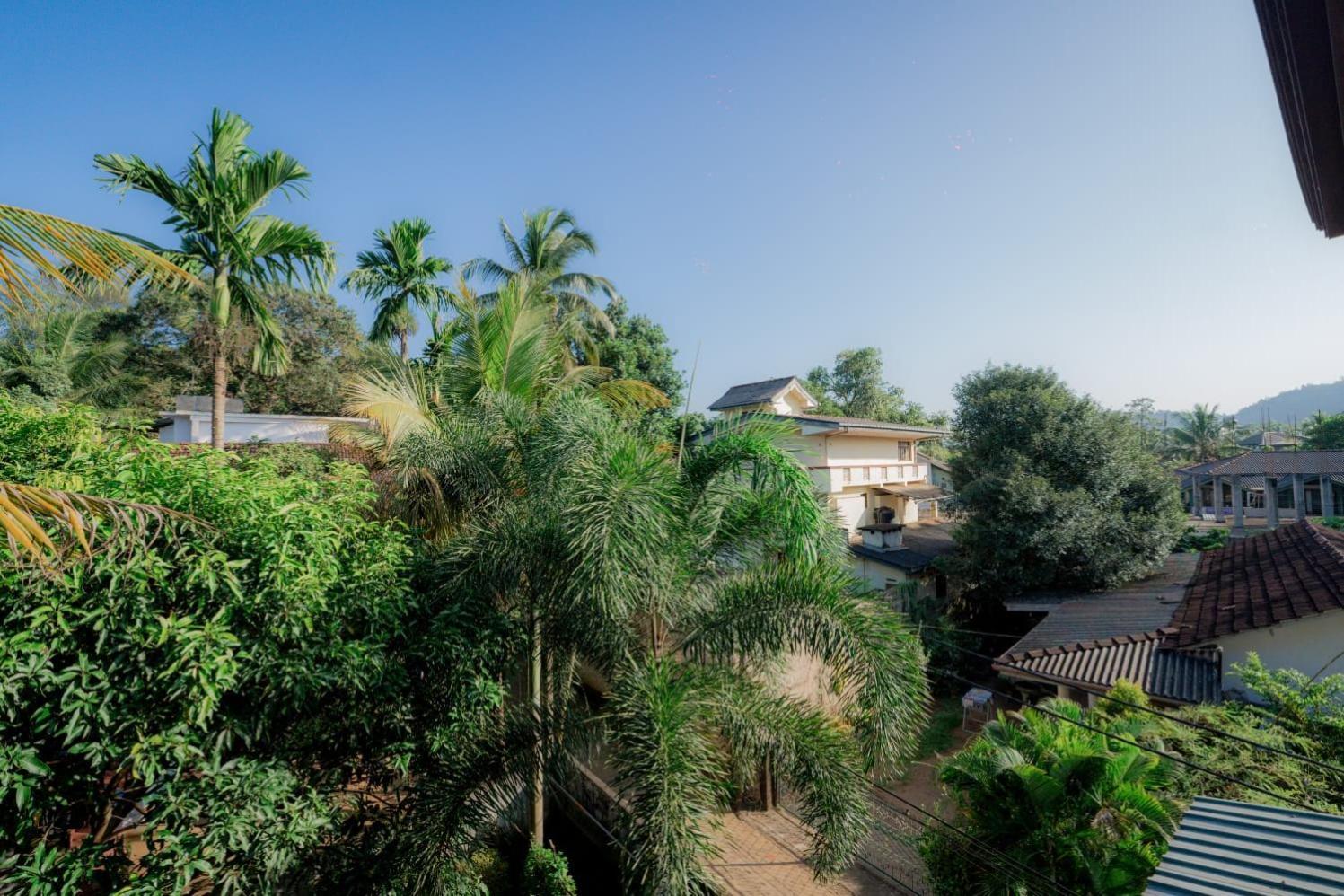 Suwani Pinnawala Homestay Buitenkant foto