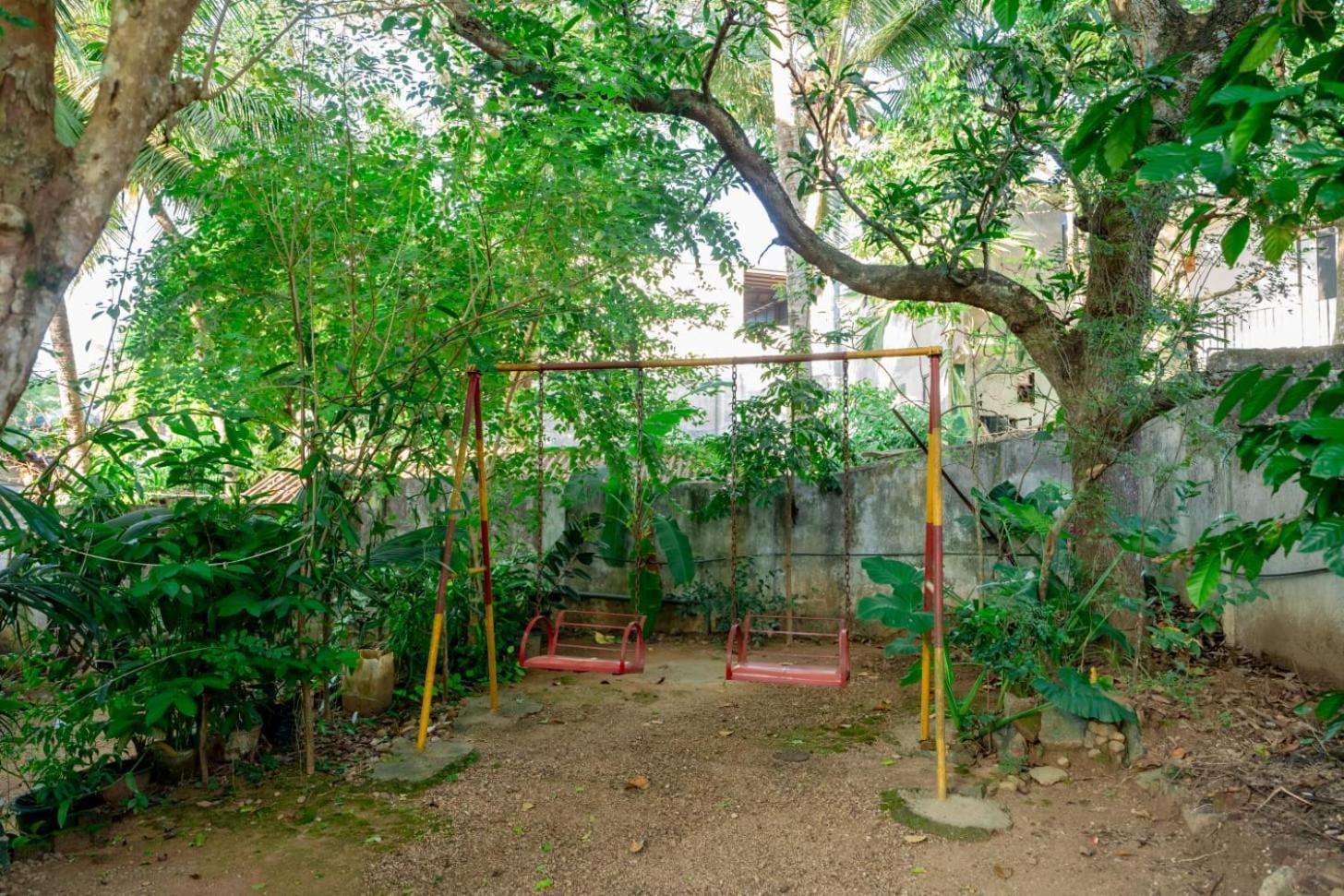 Suwani Pinnawala Homestay Buitenkant foto