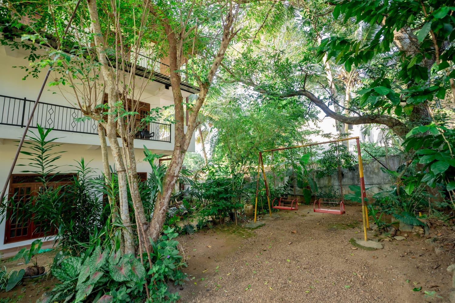 Suwani Pinnawala Homestay Buitenkant foto