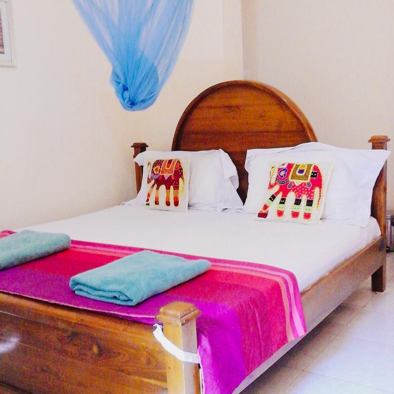 Suwani Pinnawala Homestay Buitenkant foto
