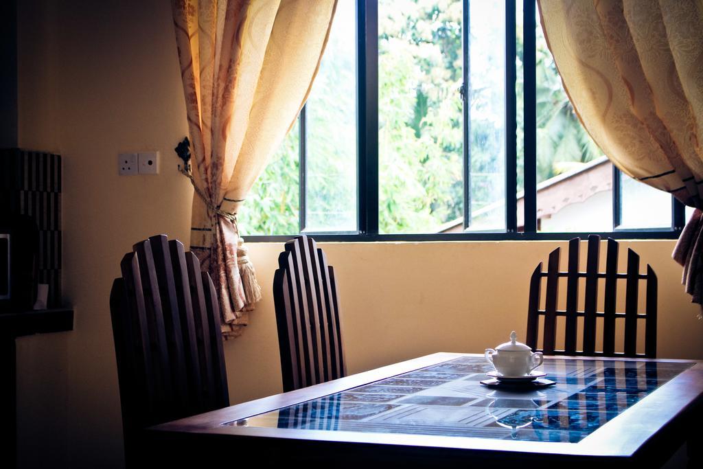 Suwani Pinnawala Homestay Buitenkant foto