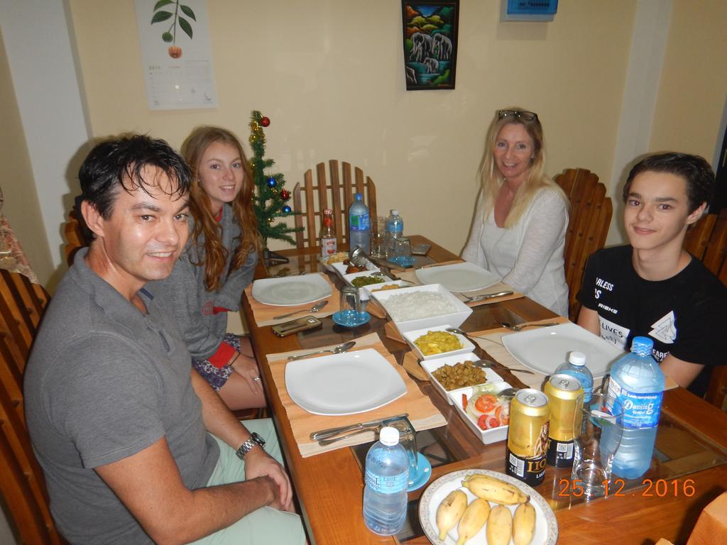 Suwani Pinnawala Homestay Buitenkant foto