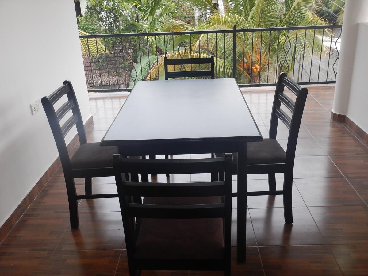 Suwani Pinnawala Homestay Buitenkant foto