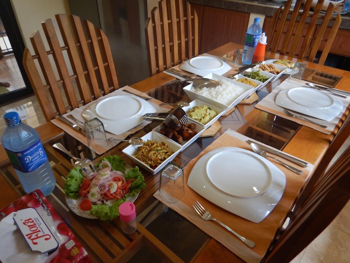 Suwani Pinnawala Homestay Buitenkant foto